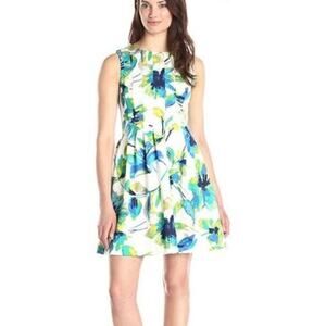 Vince Camuto Floral flower print Sateen Fit & Flare pleated sheath Dress size 6
